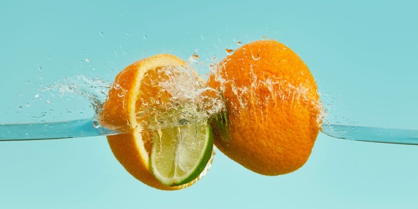 ¿Lavas bien tus frutas y verduras? Descubre cómo el agua alcalina puede ayudarte