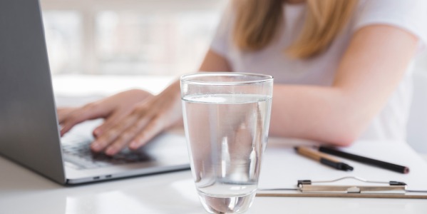 Día del Bienestar en el Trabajo: cuida tu energía, hidrátate mejor
