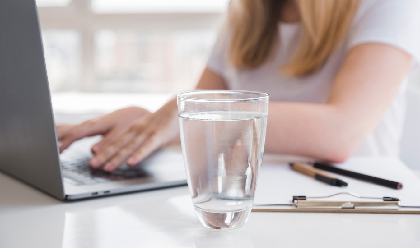 Día del Bienestar en el Trabajo: cuida tu energía, hidrátate mejor